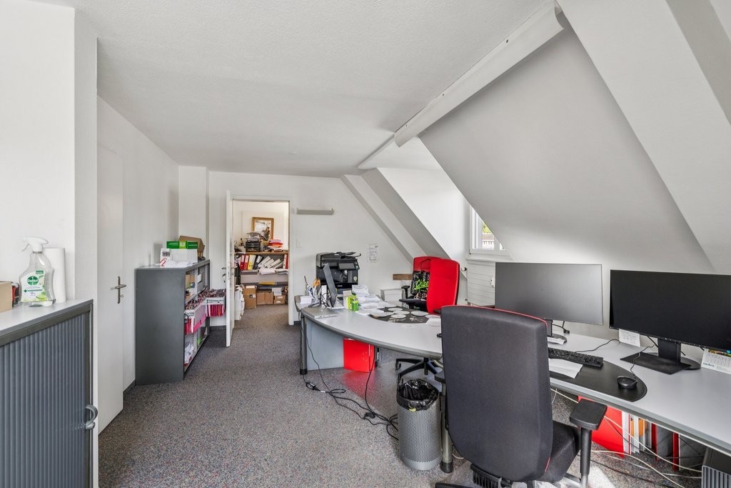 76m² office