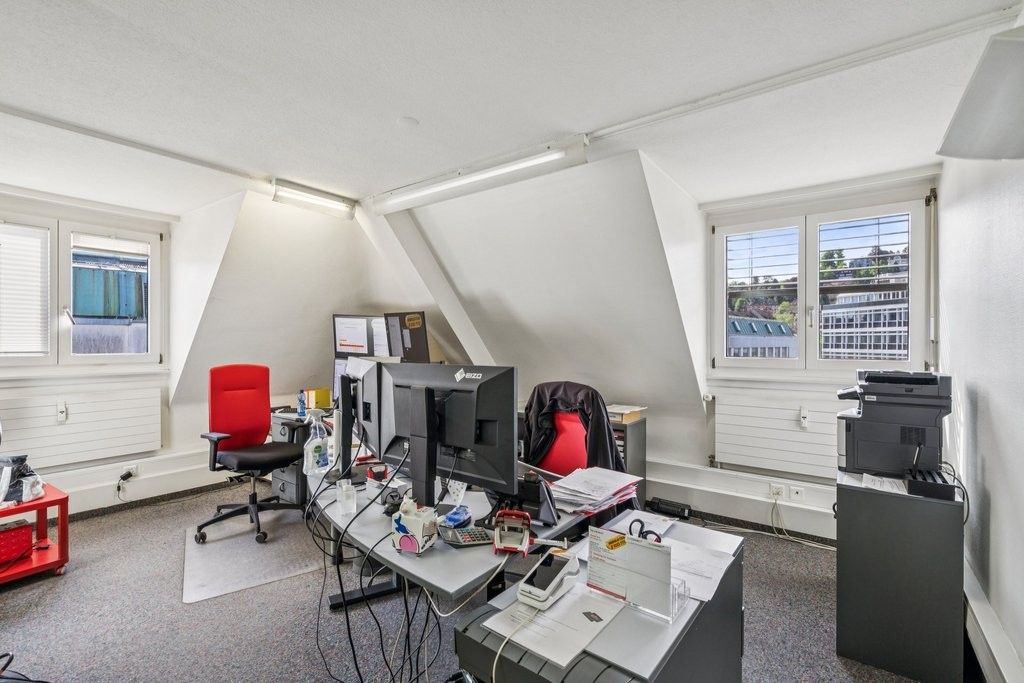 76m² office