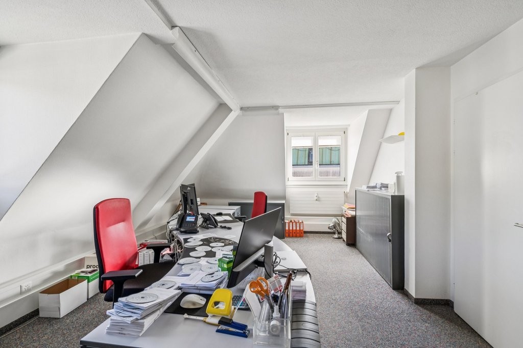 76m² office