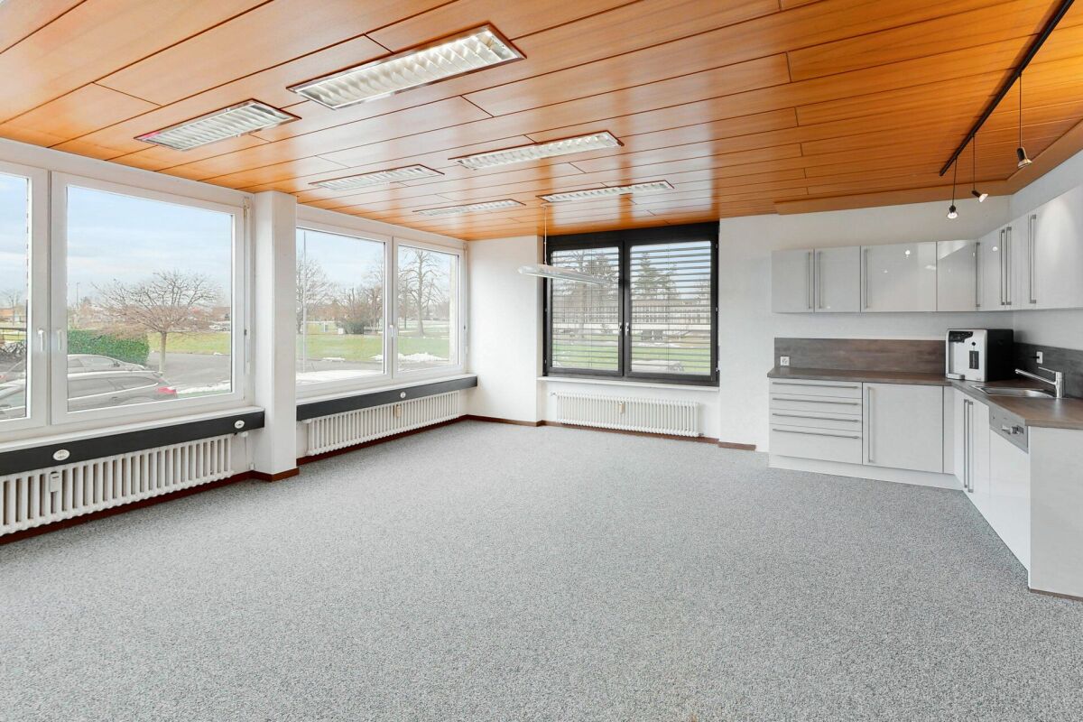 200m² office