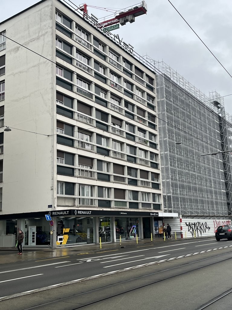 610m² Ladenlokal

Befindet sich in einer strategisch günstigen Lage im Quartier Plainpalais, bietet dieses schöne Ladenlokal ein grosses Potenzial für die Entwicklung Ihrer Geschäftstätigkeit. In unmittelbarer Nähe zu zahlreichen Geschäften und Dienstleistungen profitiert es von einer sehr guten Sic