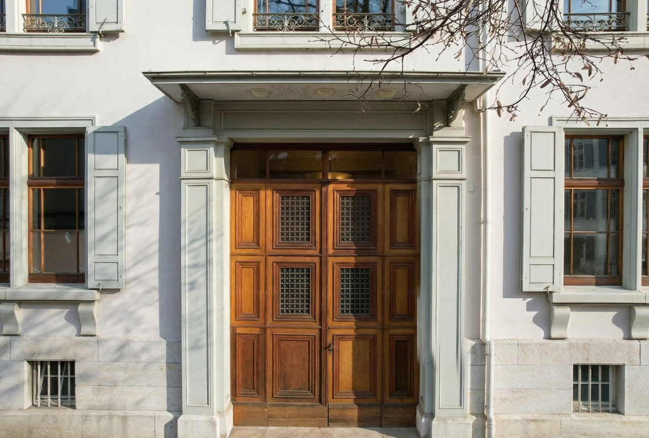 1470m² living / commercial building