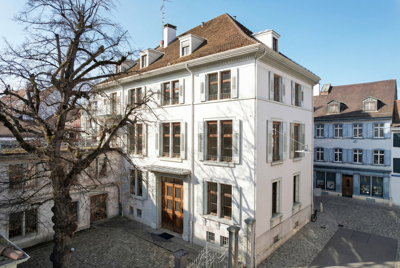 1470m² living / commercial building