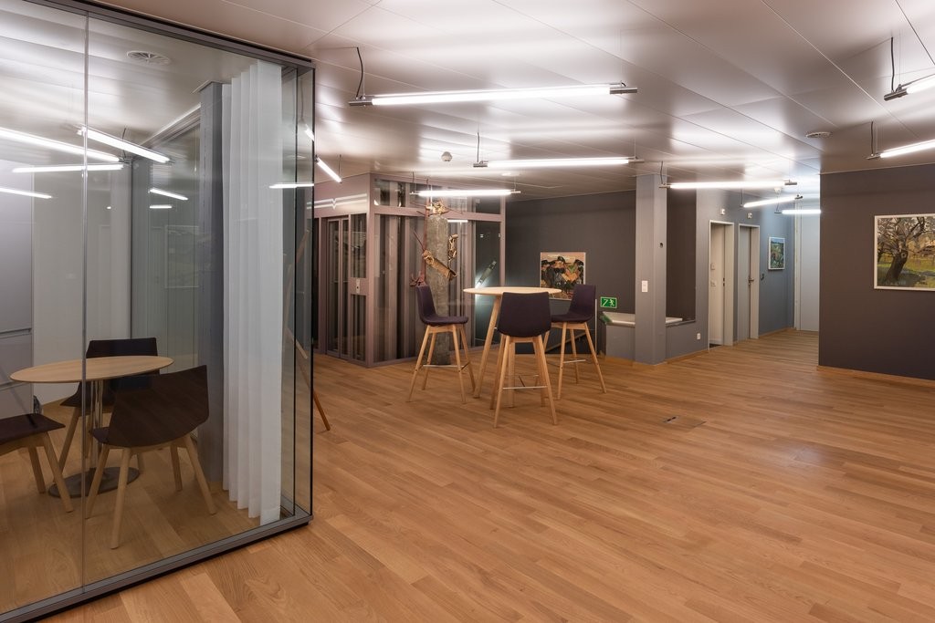 63m² office