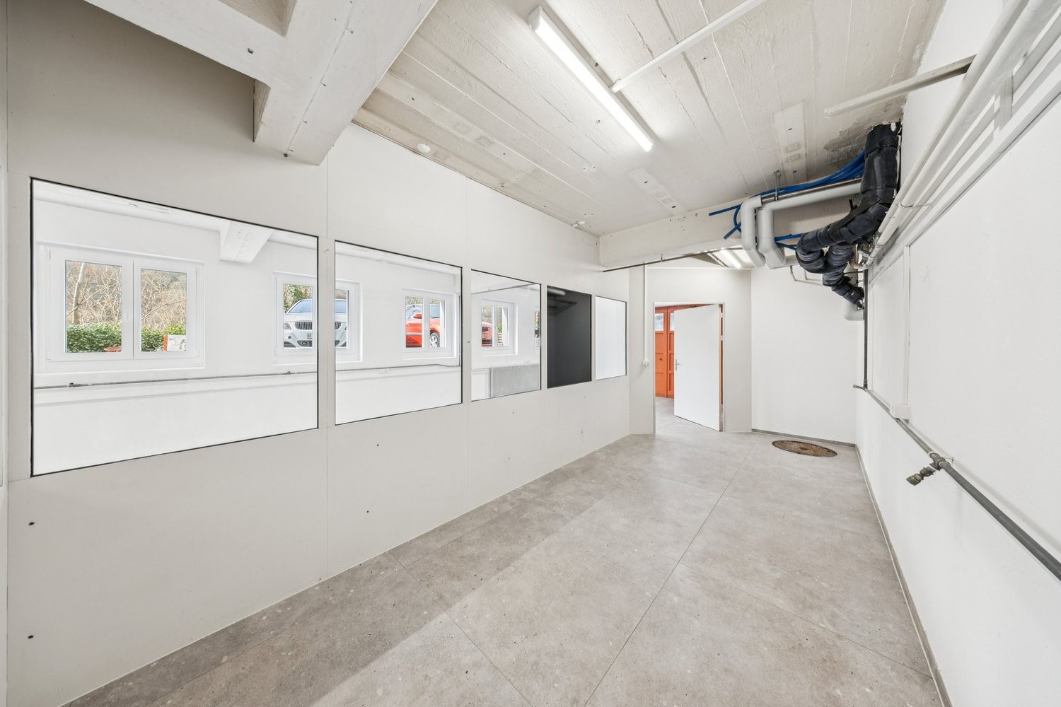 130m² commercial
