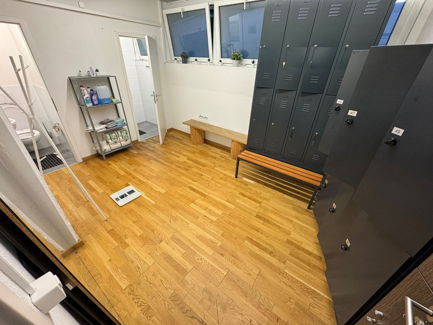 140m² commercial