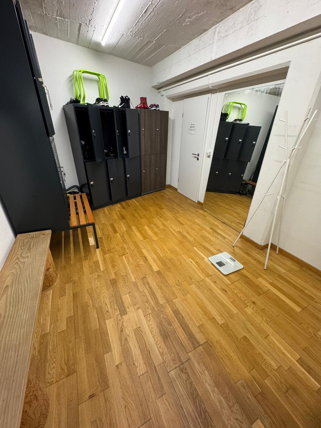 140m² commercial