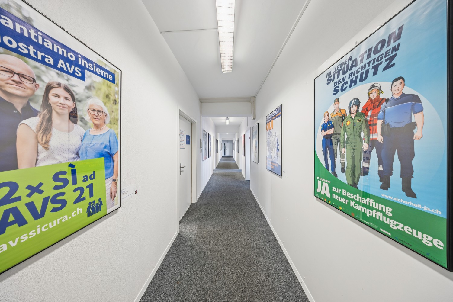 606m² office