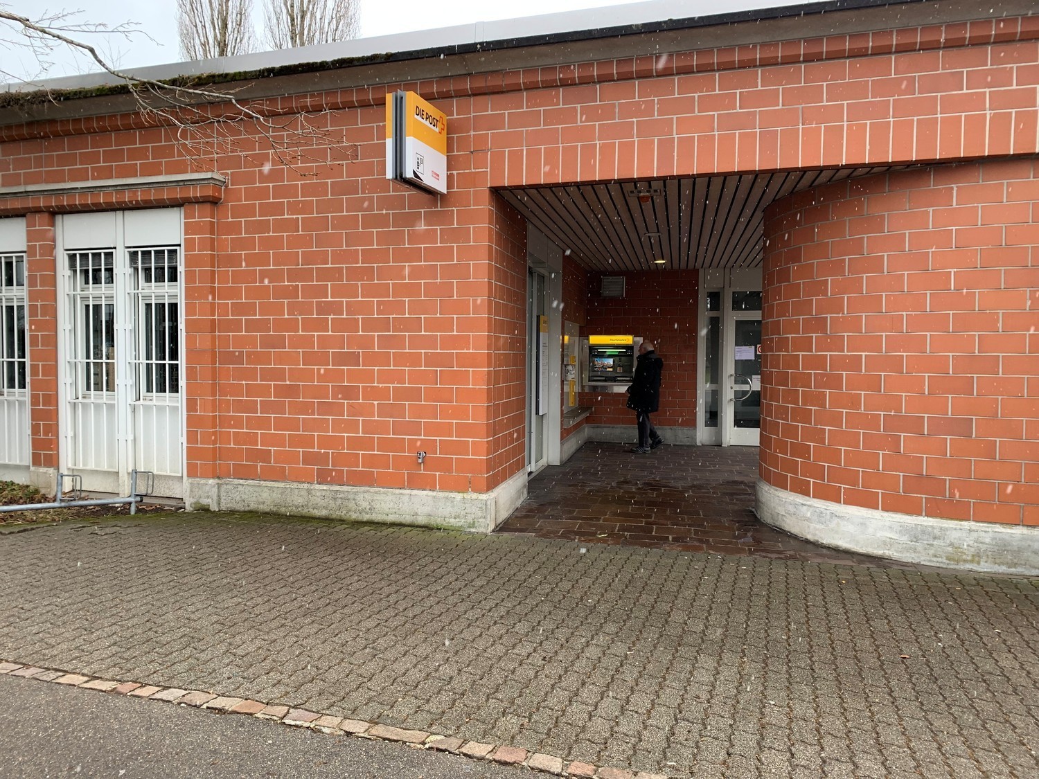84m² commercial