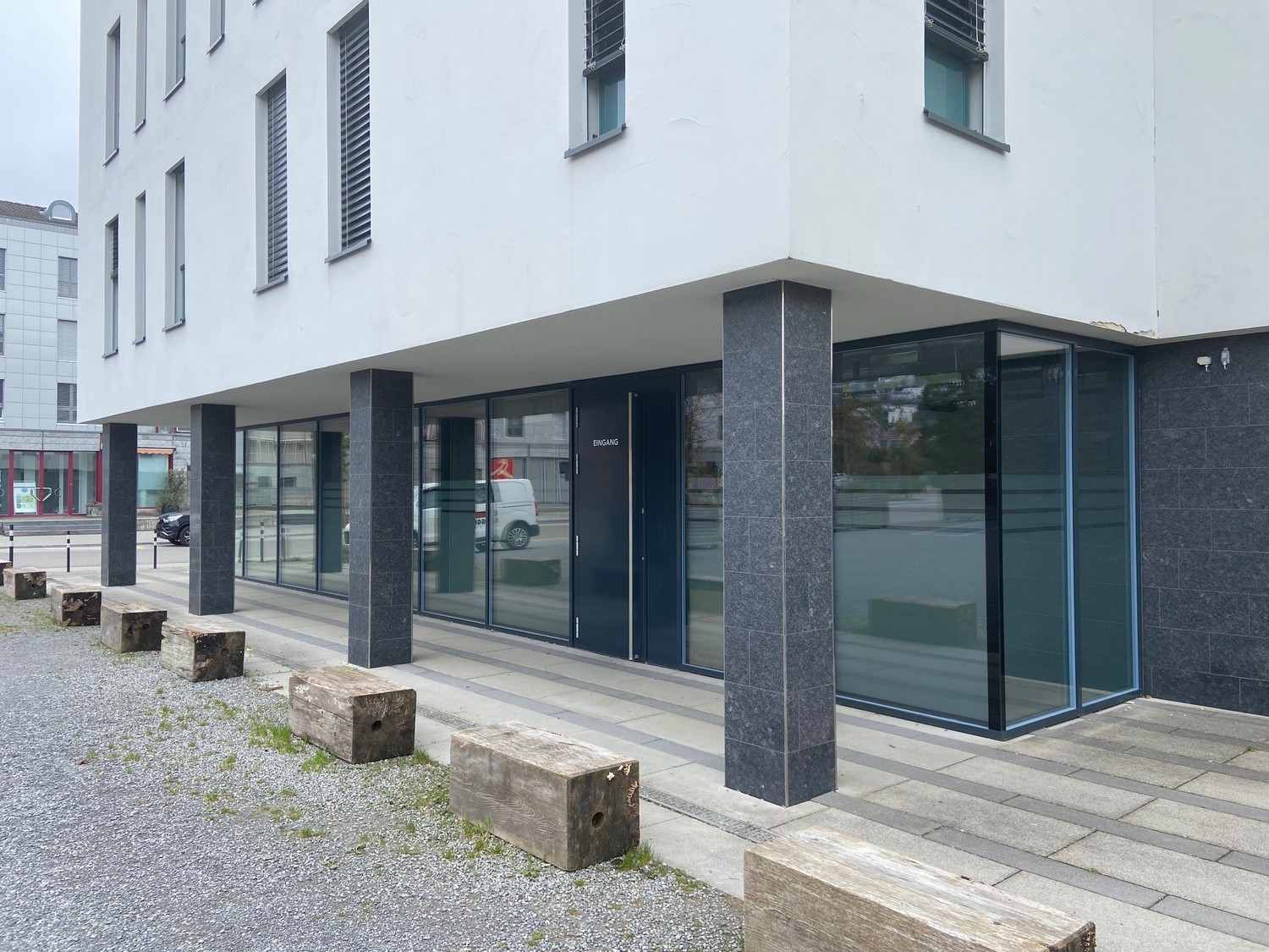 125m² office