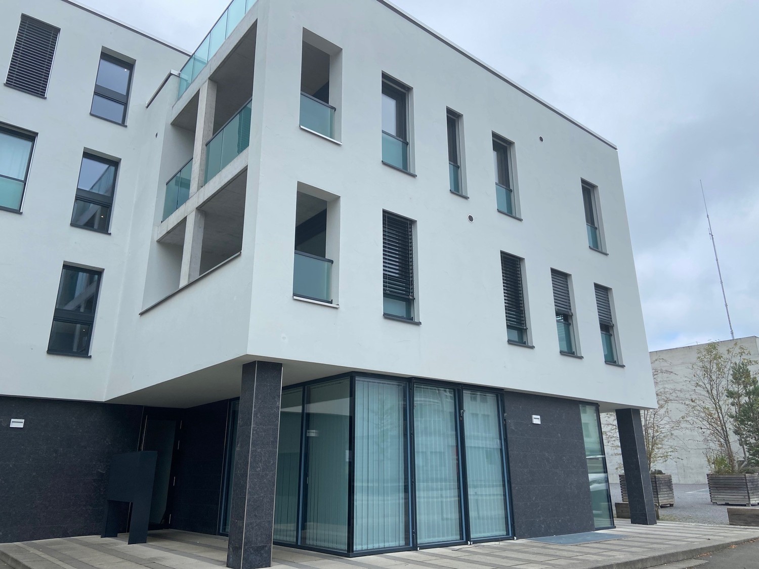 125m² office