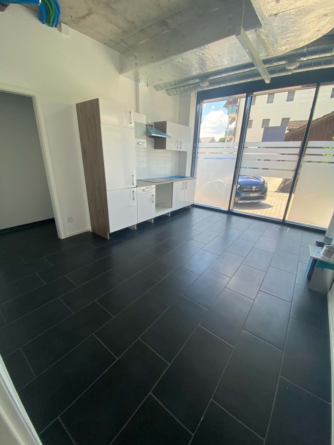 125m² office