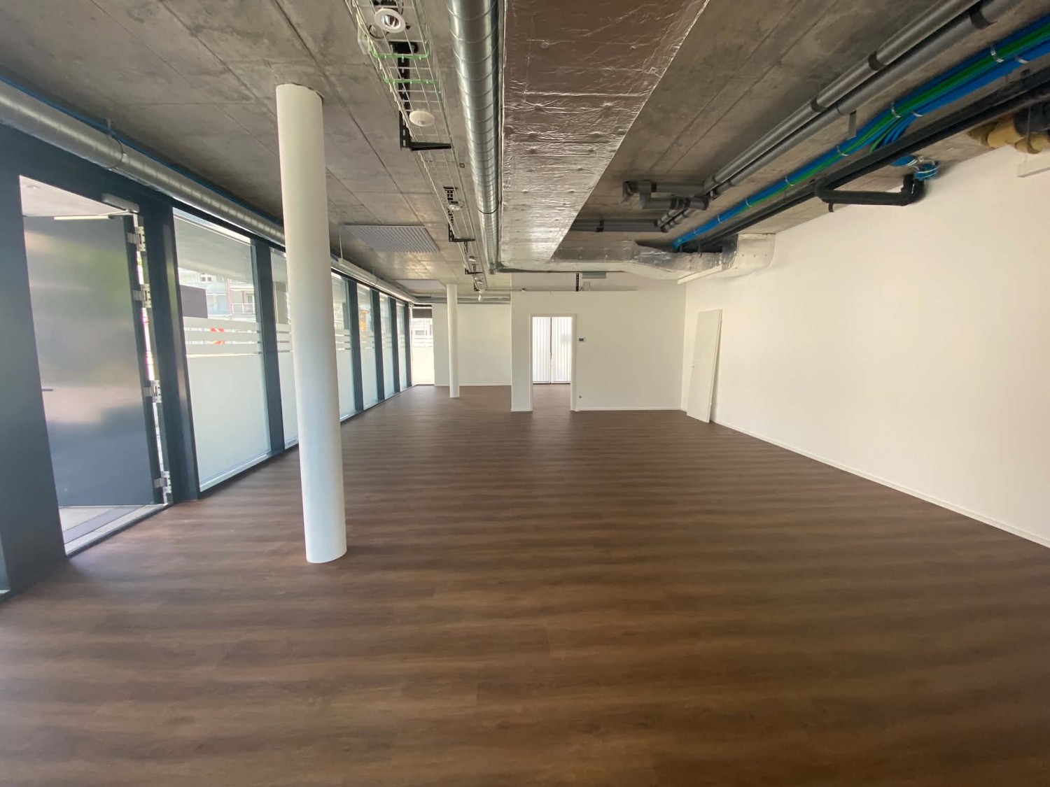 125m² office