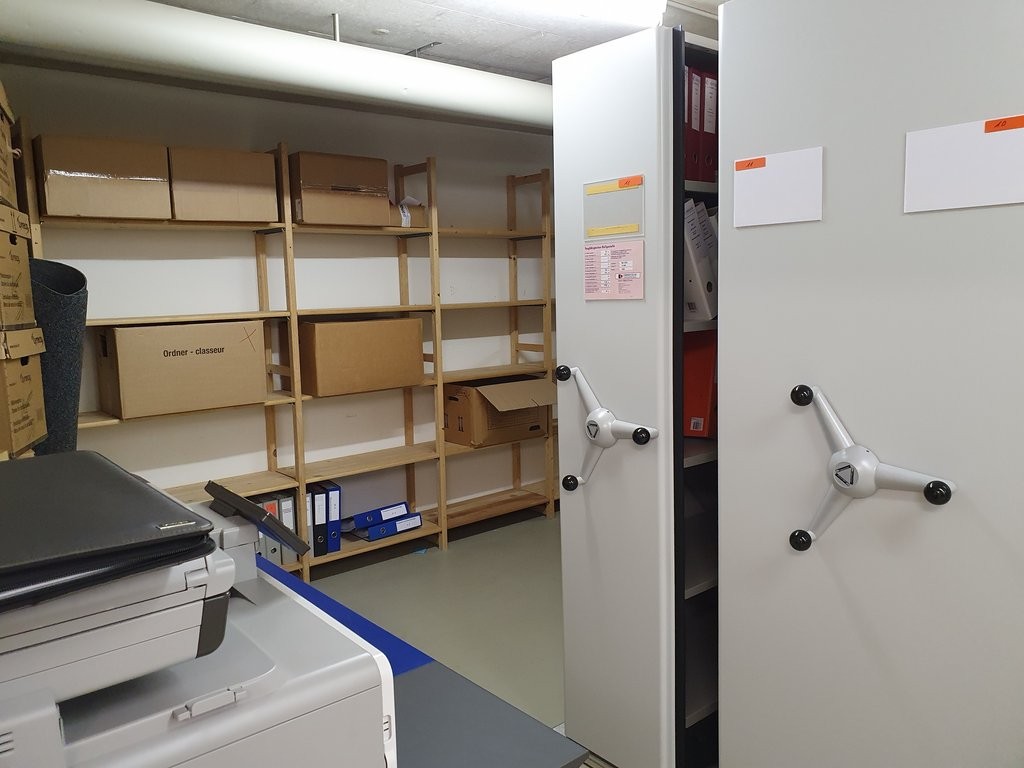 68m² storage room