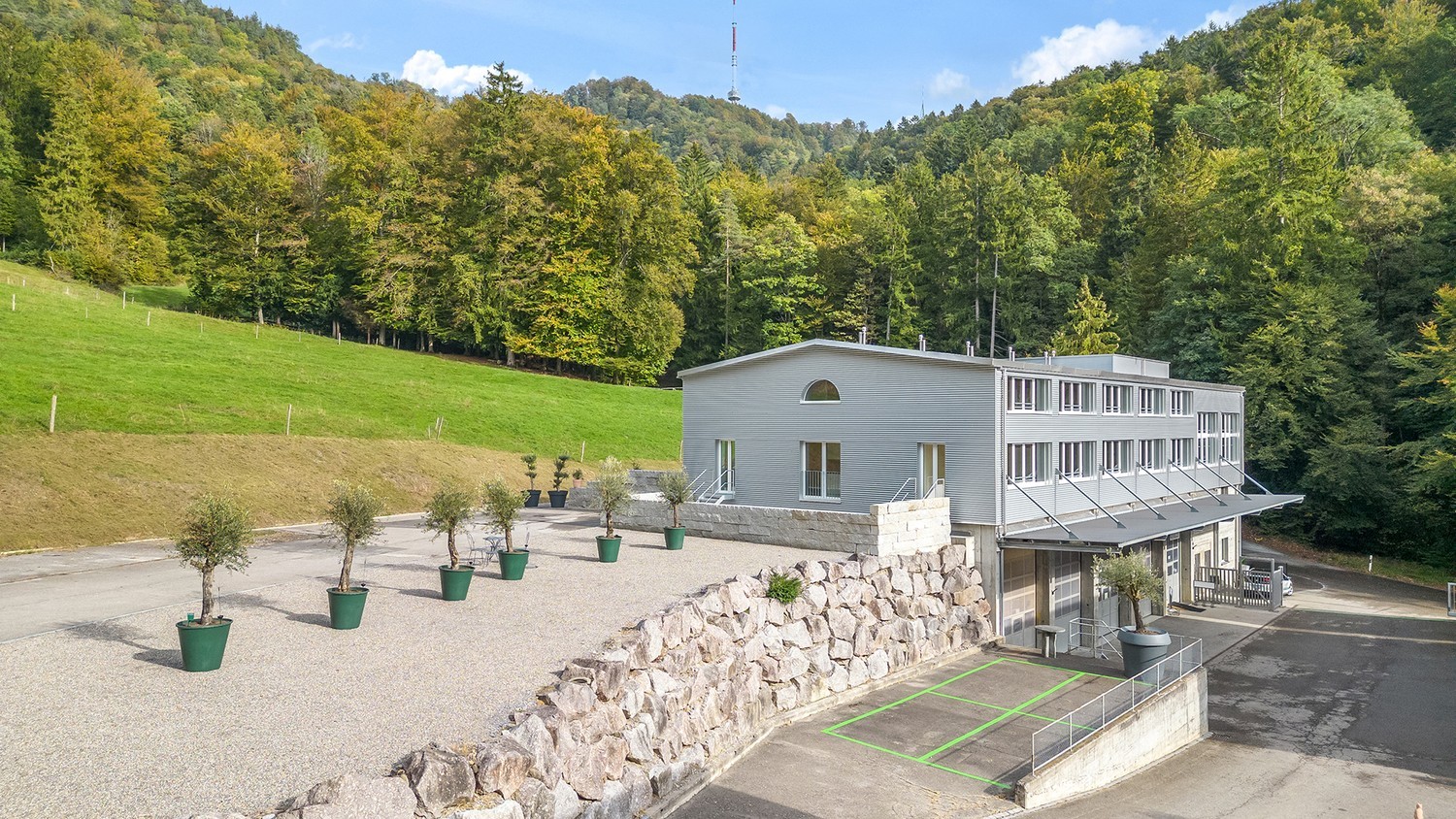 80m² hobby room
