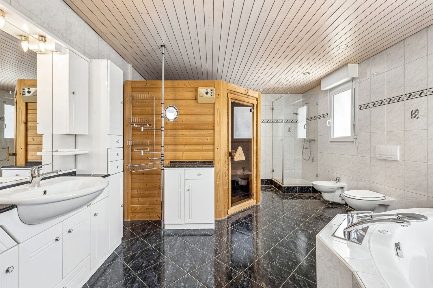 8 ½ rooms single house