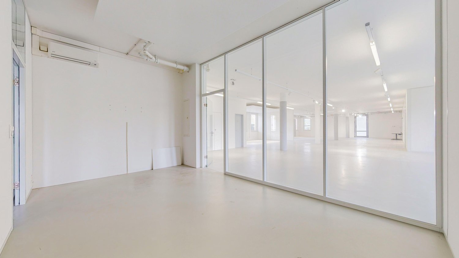 140m² office