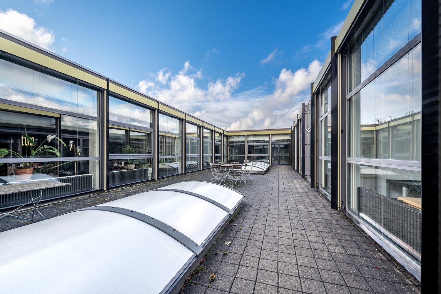 64m² bureau