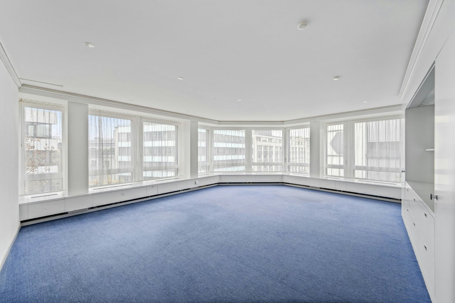 277m² office