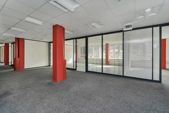 830m² office