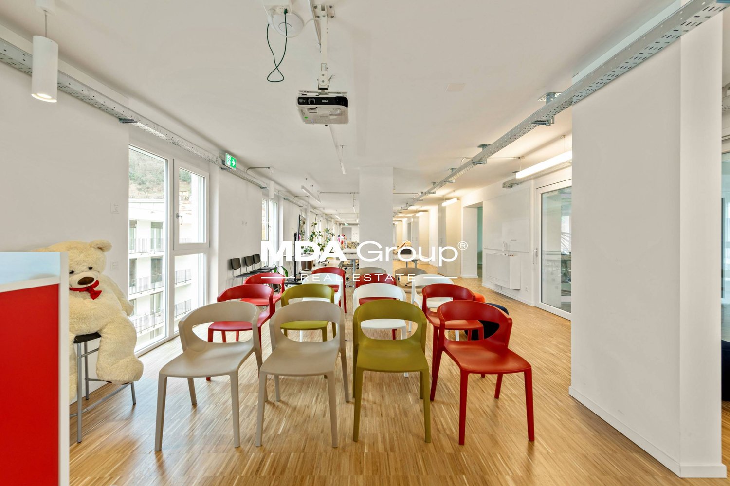 457m² office