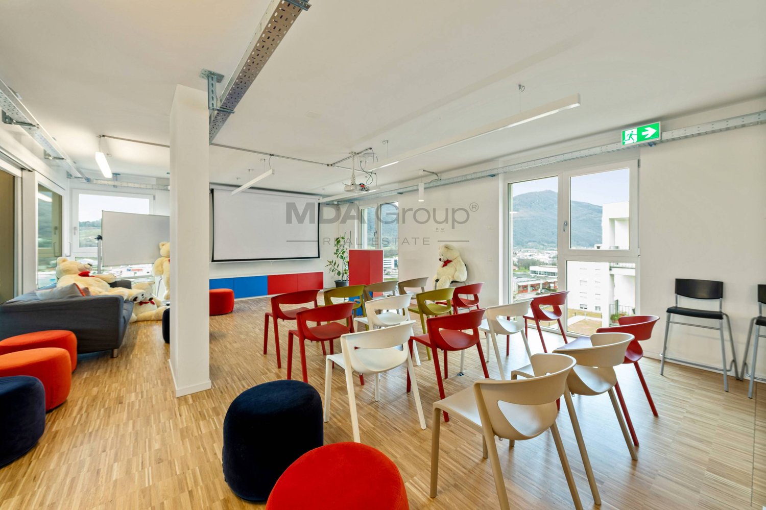 457m² office
