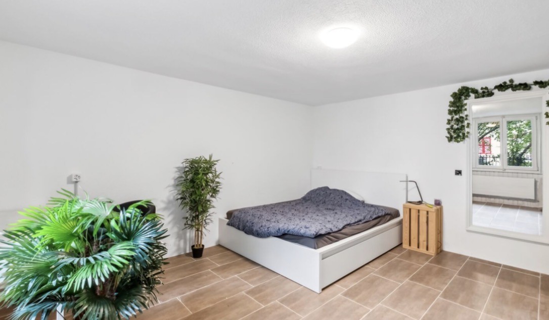 Bella casa con grande giardino
Questa casa è perfetta per gli amanti degli animali e della natura.
Superficie abitabile 185 m²
Superficie del terreno 1’162 m²
Prezzo di vendita 499'000.-
Valore assicurativo 615'000.-
1 Grande soggiorno con camino
1 Giardino d'inverno
Cucina moderna con isola cott