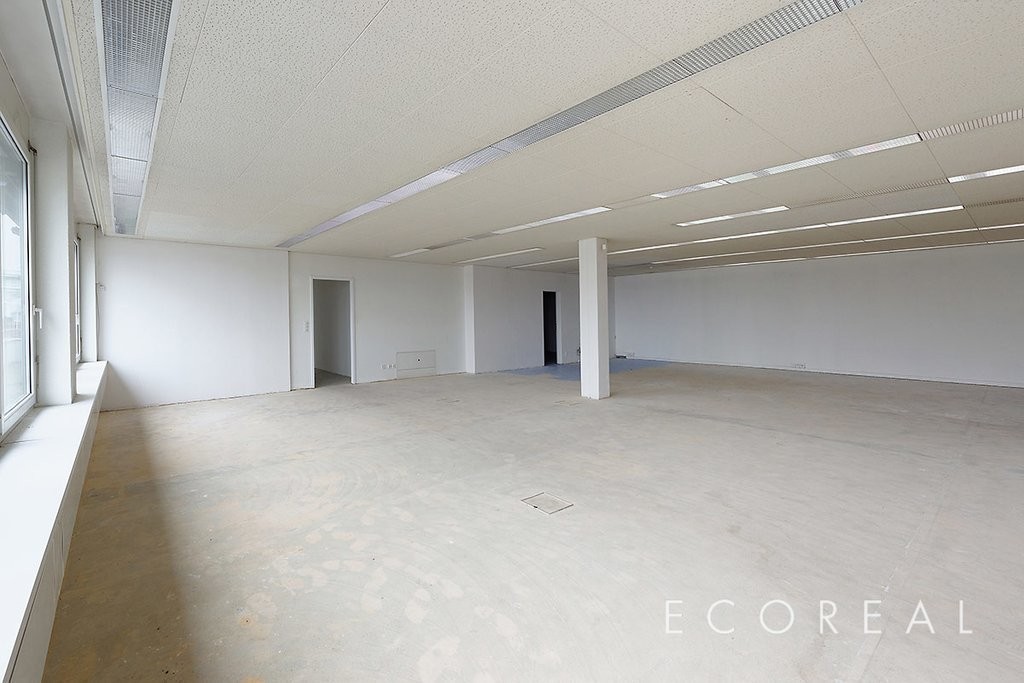1124m² office