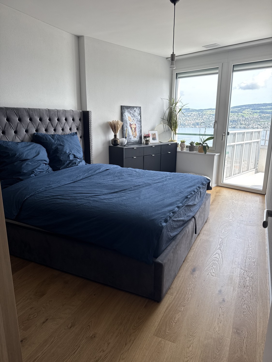 Appartement de 2 ½ pièces

Disponible pour trois mois avec des dates d'entrée et de sortie flexibles. Animaux acceptés.