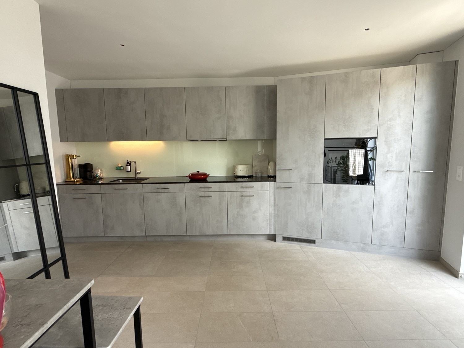 Appartement de 2 ½ pièces

Disponible pour trois mois avec des dates d'entrée et de sortie flexibles. Animaux acceptés.