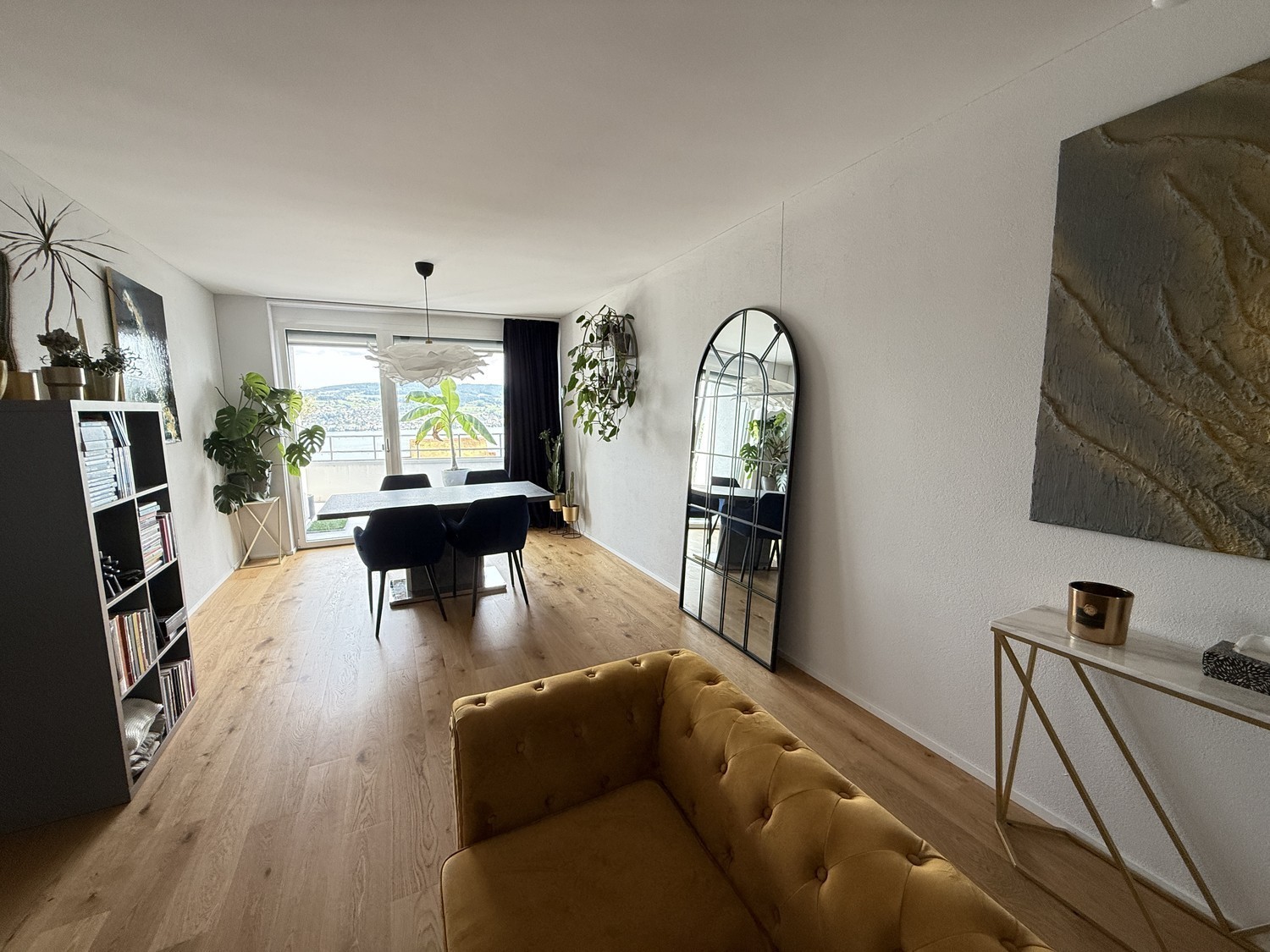 Appartement de 2 ½ pièces

Disponible pour trois mois avec des dates d'entrée et de sortie flexibles. Animaux acceptés.