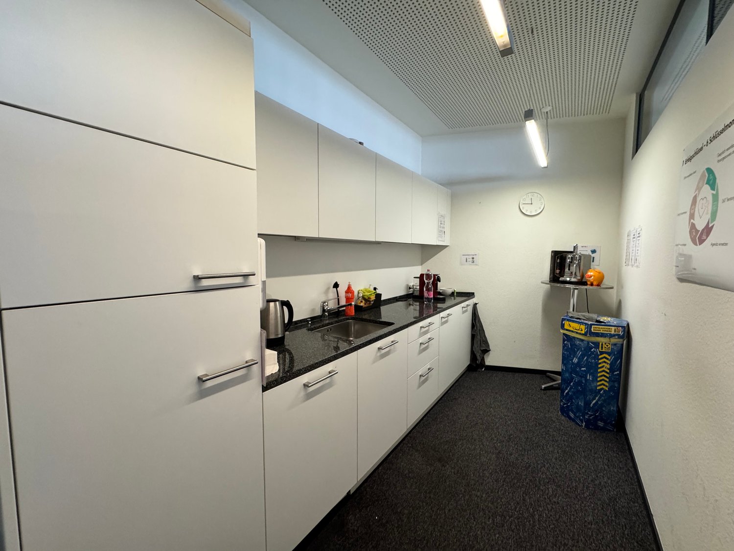 930m² office