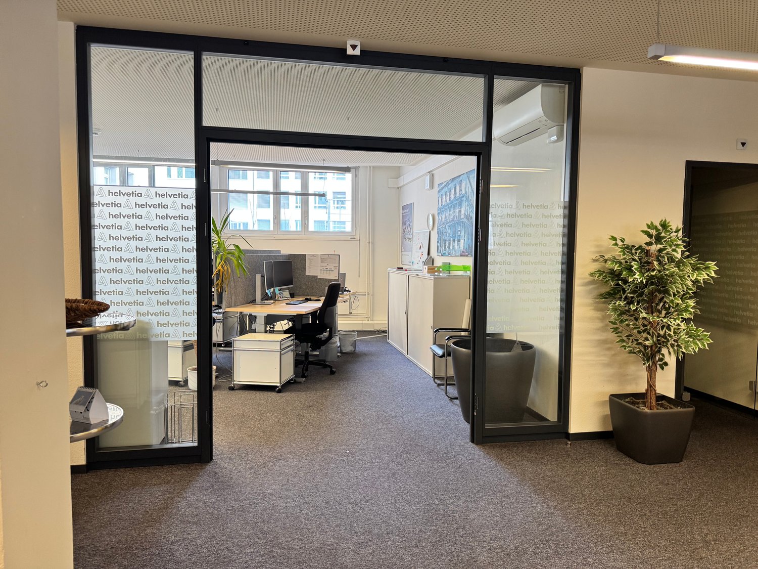930m² office