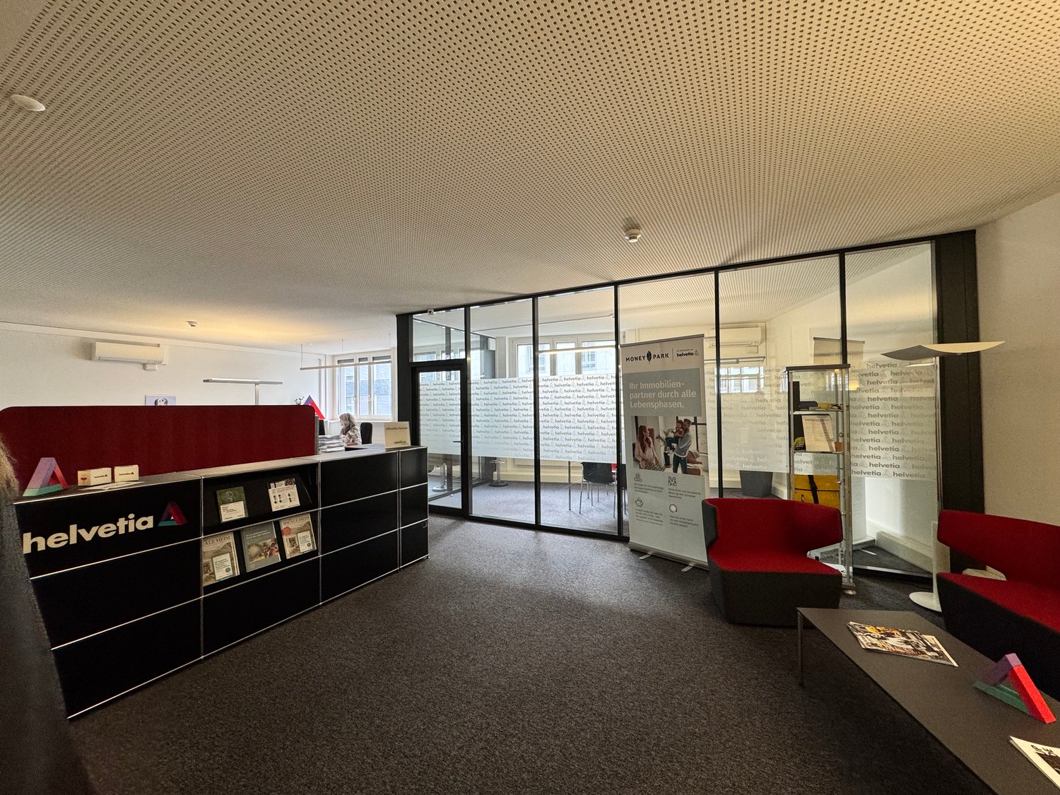 930m² office