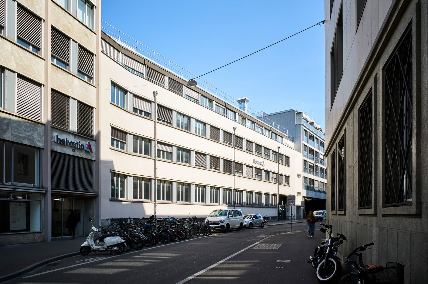 930m² office
