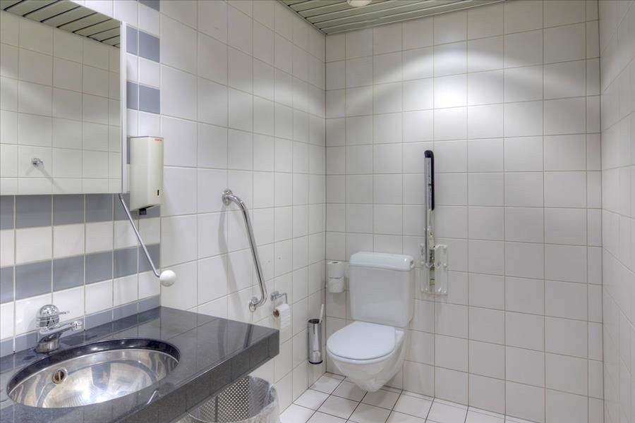 917m² storage room