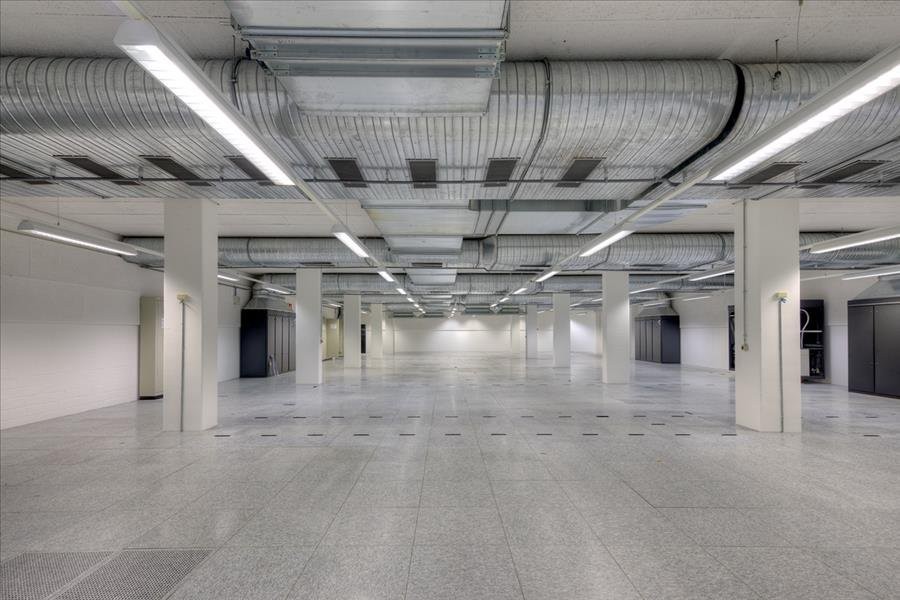 917m² storage room