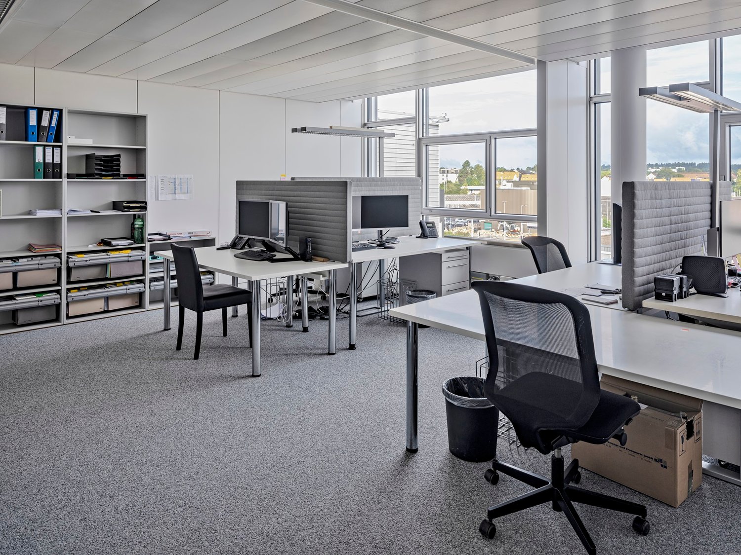 1424m² office