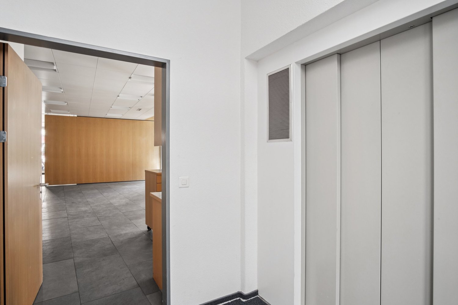 381m² commerciale