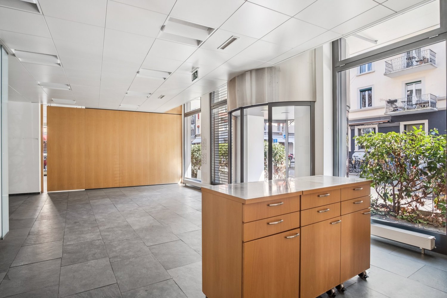 381m² commerciale