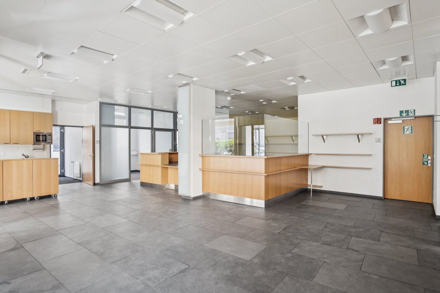 381m² commerciale