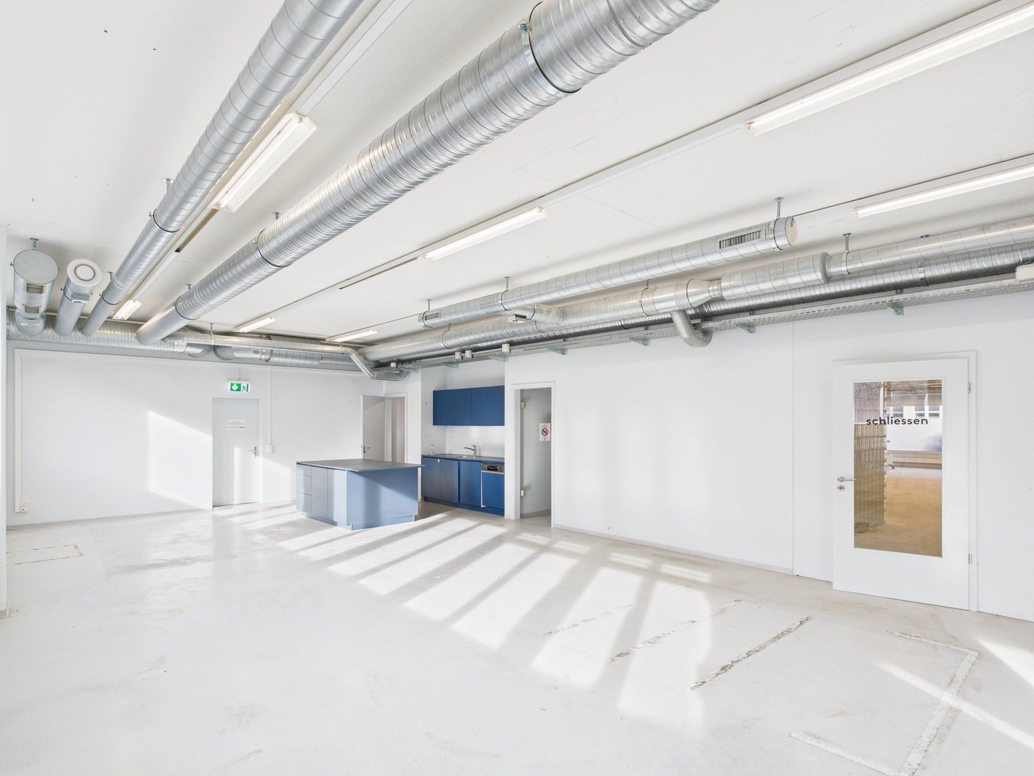 1043m² commercial