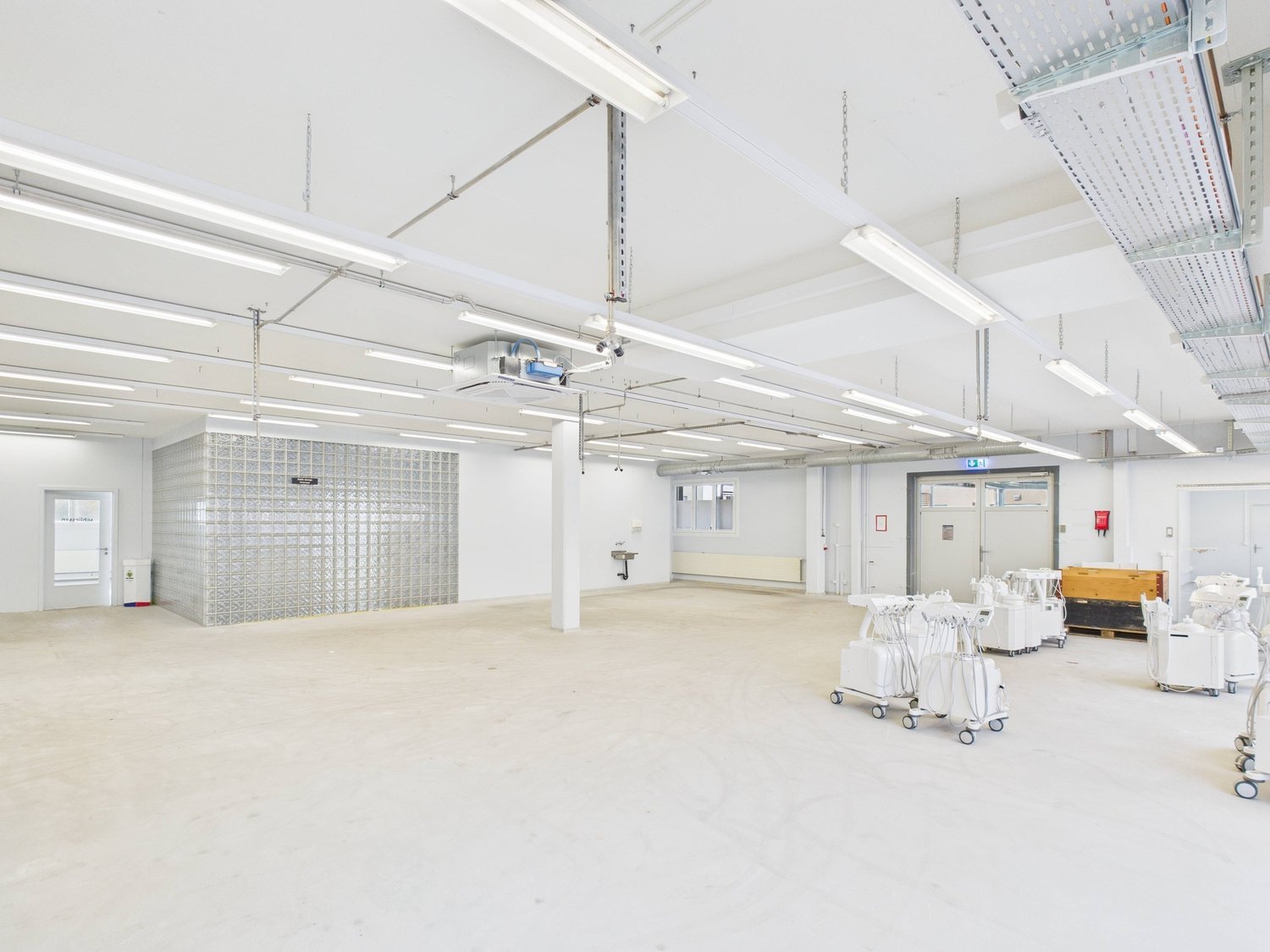 1043m² commercial