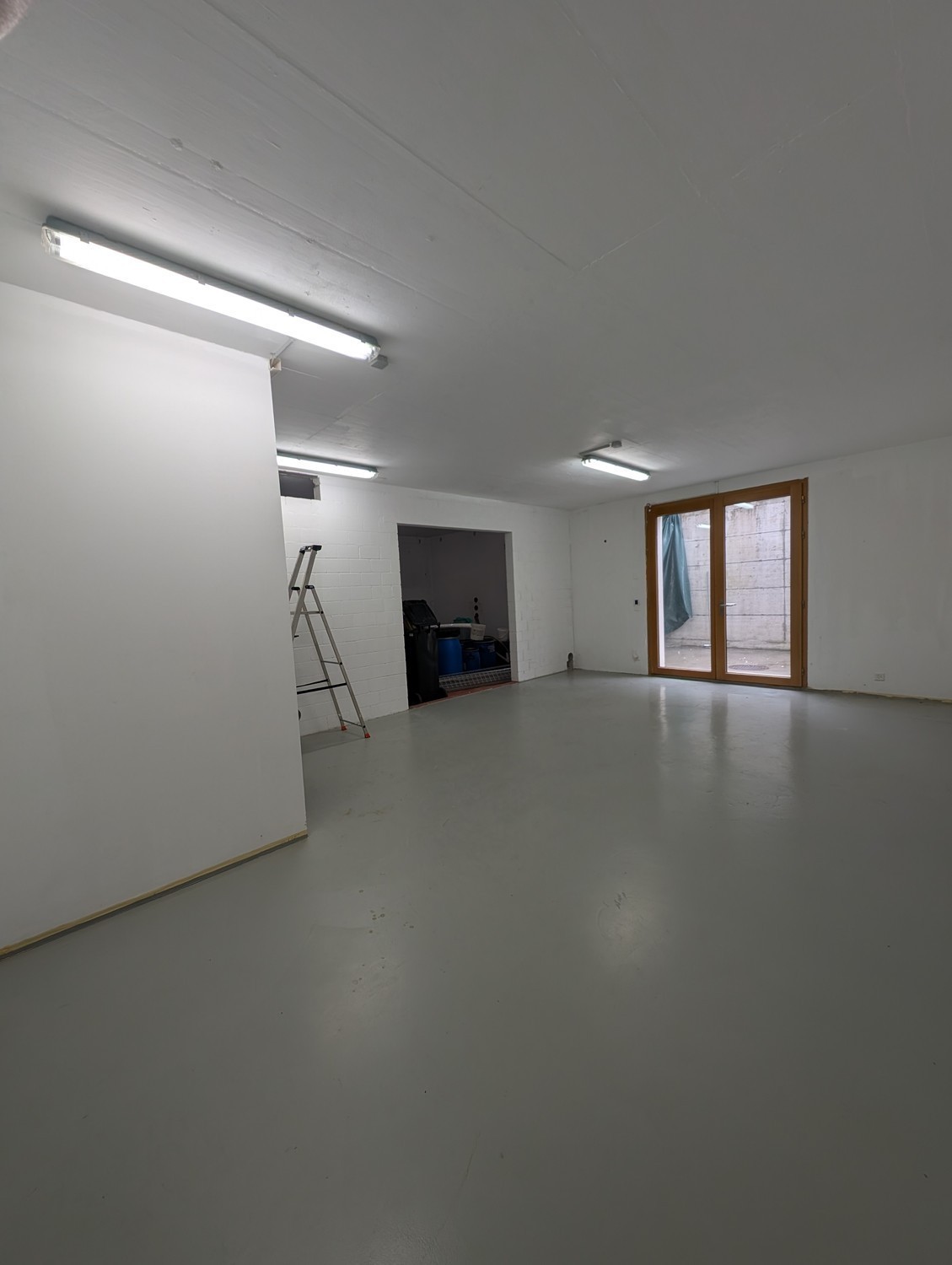 90-90m² commercial