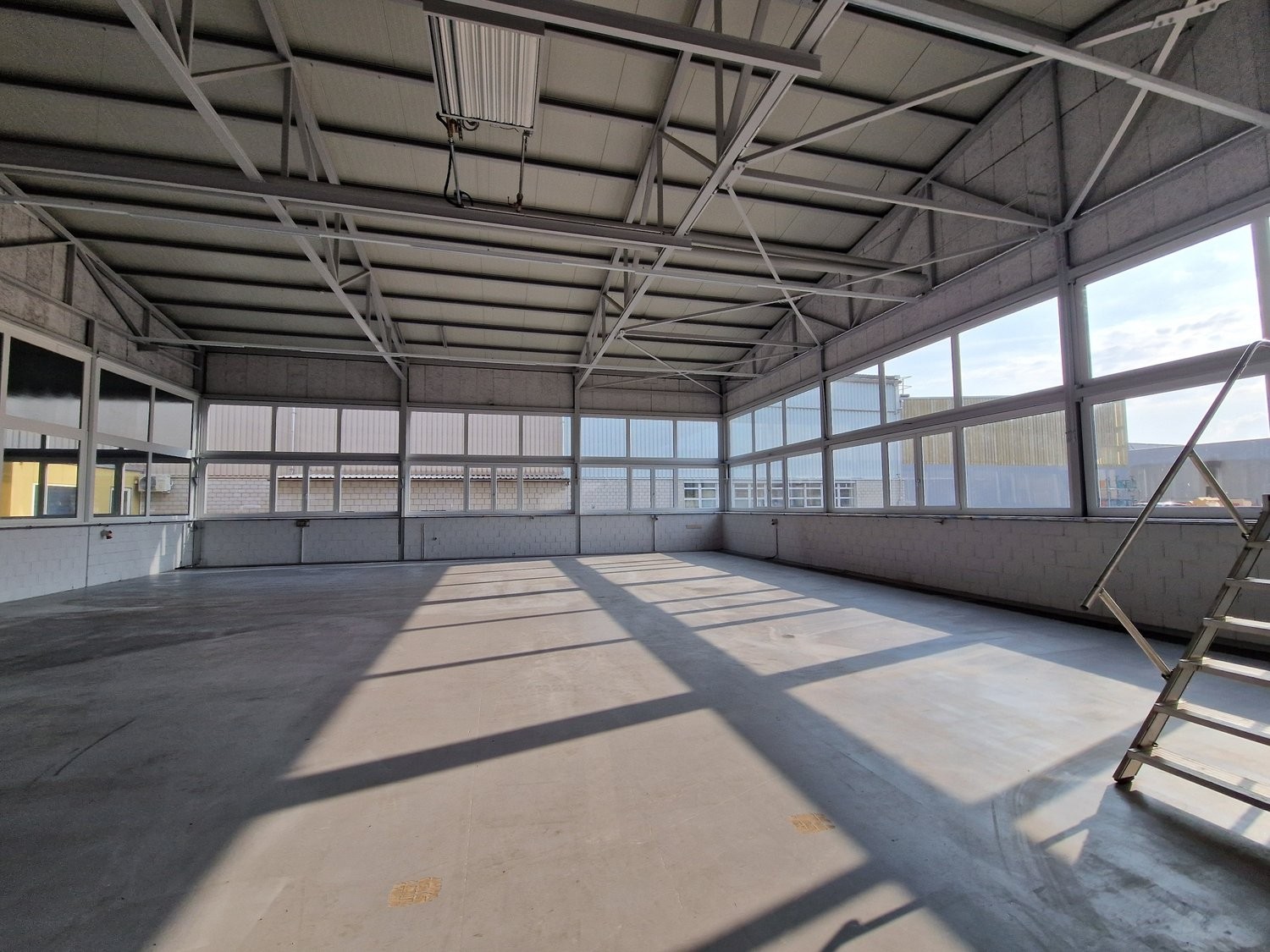 721m² commercial
