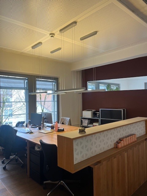 100m² office