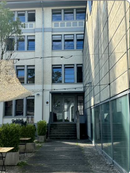 100m² office