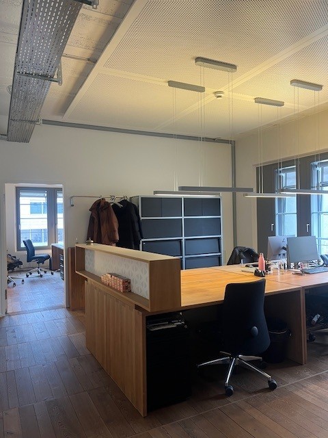 100m² office