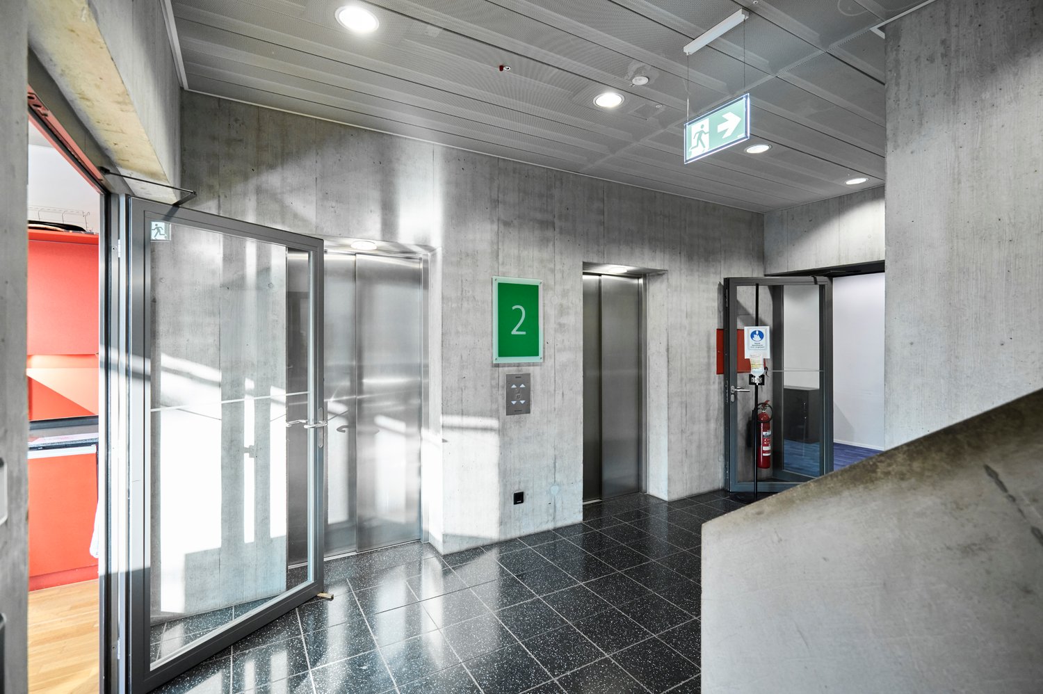662m² shop