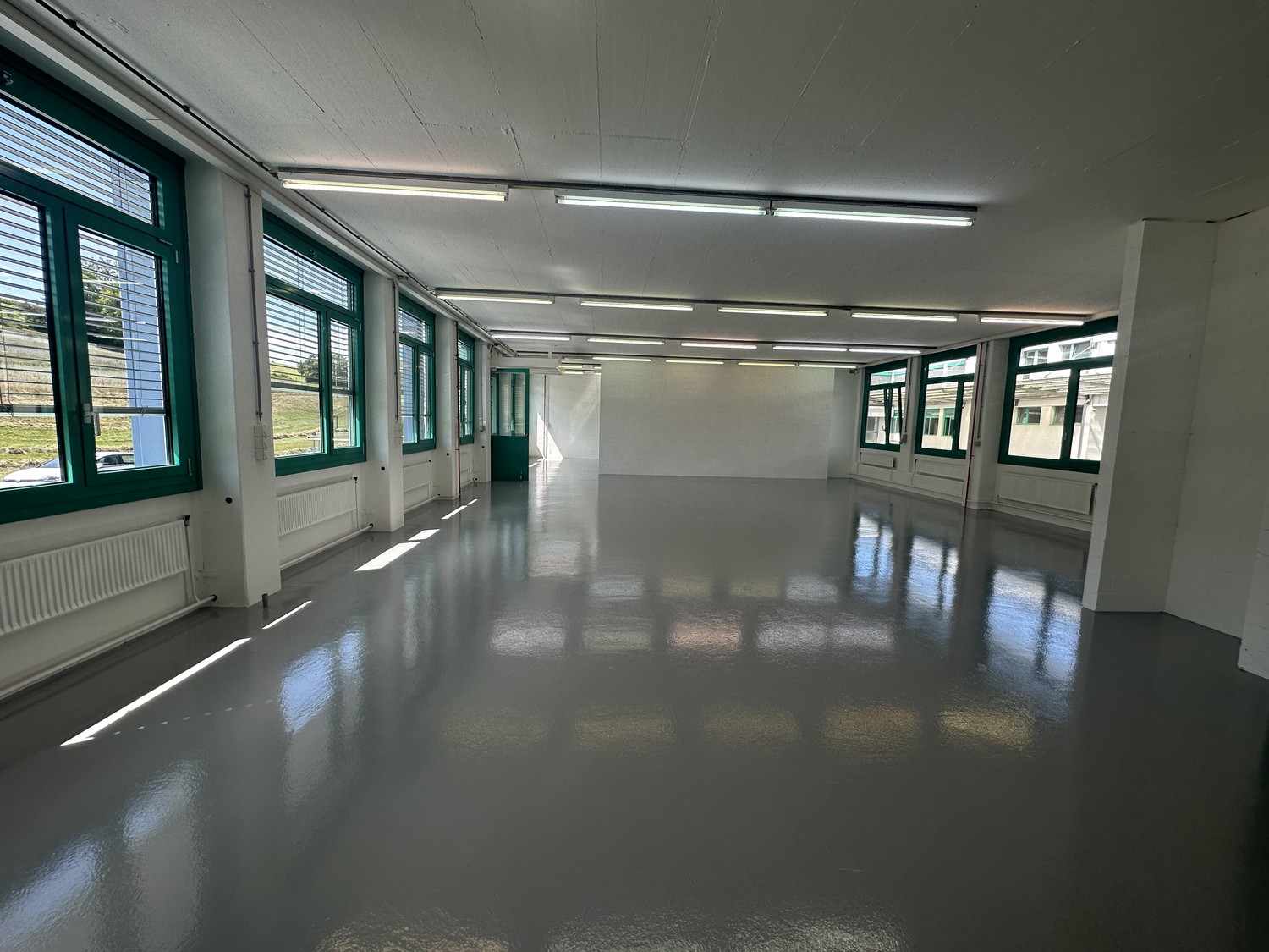 195m² commercial